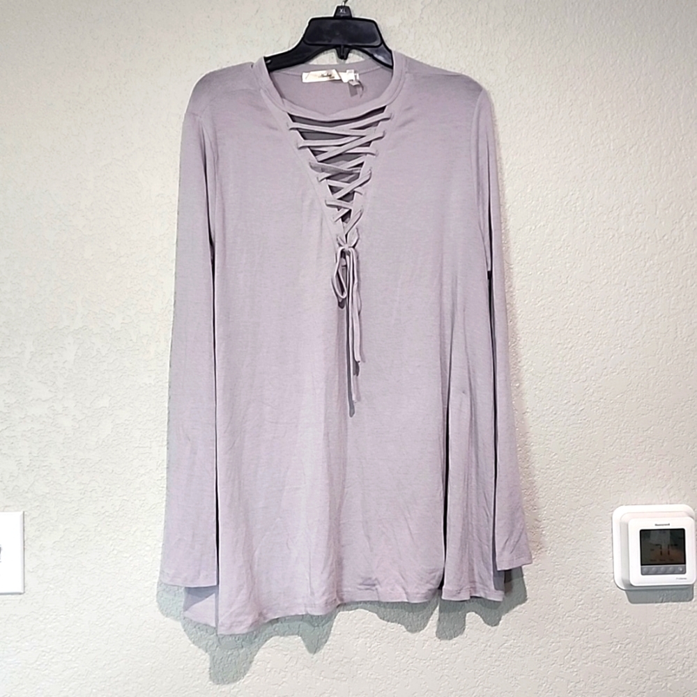 Gray long sleeve shirt
